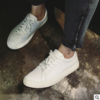Minimal Leather Trainers in White 